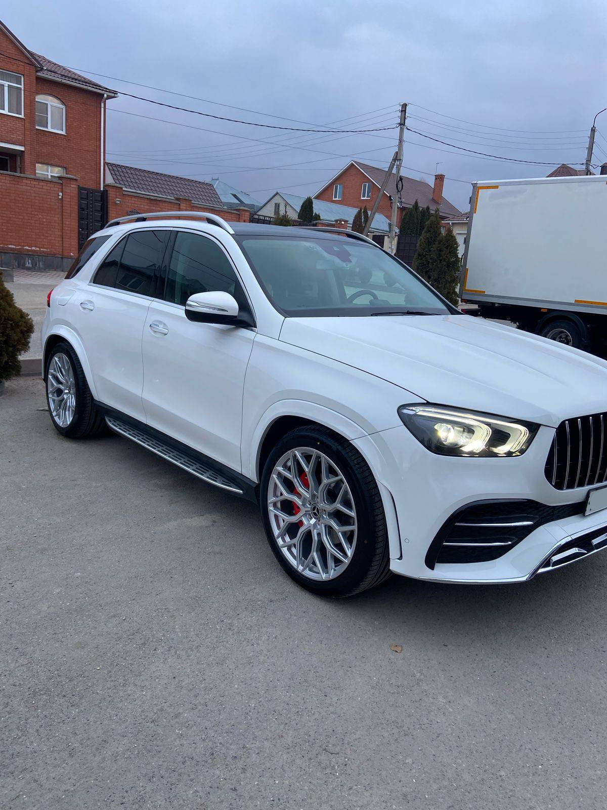 Mercedes Benz GLE V167 на 22" кованых дисках нашего производства фото 1